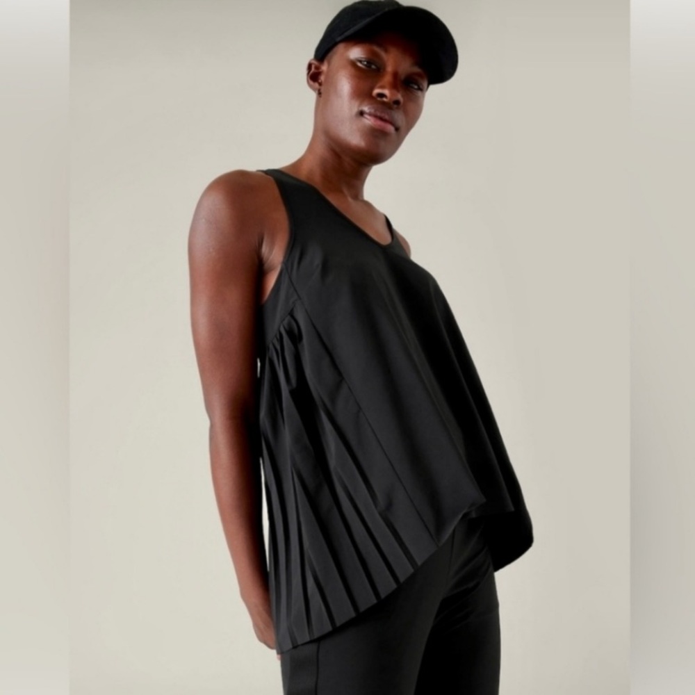 Athleta Swing Forward Pleated Tank In Black Sz. S